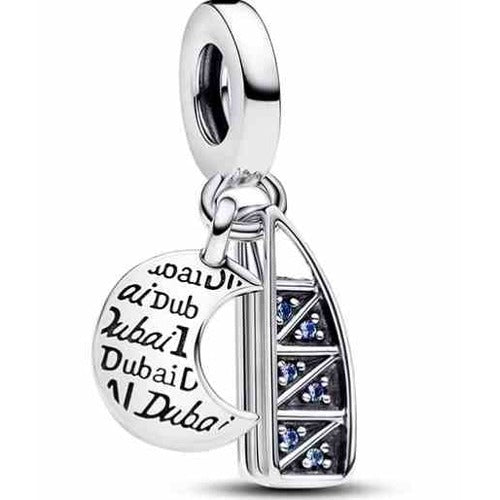 Charm Dije Dubai con Luna y Edificio Icónico