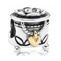 Charm Corazón Dorado sobre Caja de Rosas