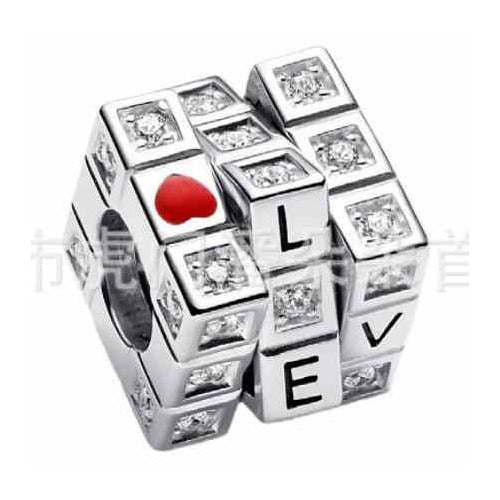 Charms "LOVE" con Corazón y Diamantes