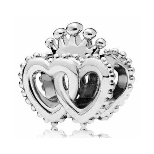 Dije Doble Corazón con Corona Plateada