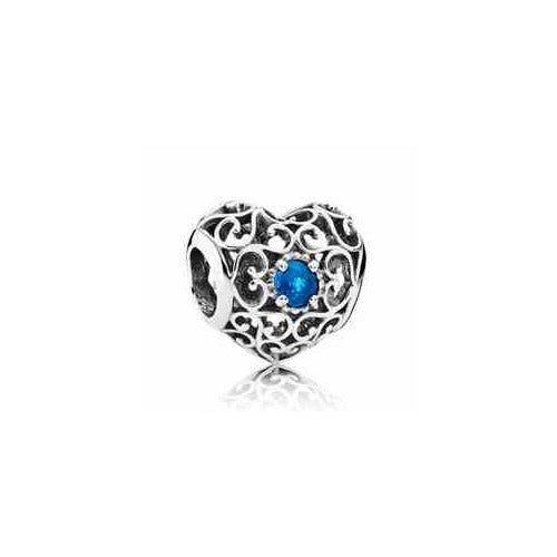 Corazón Calado con Piedra Azul