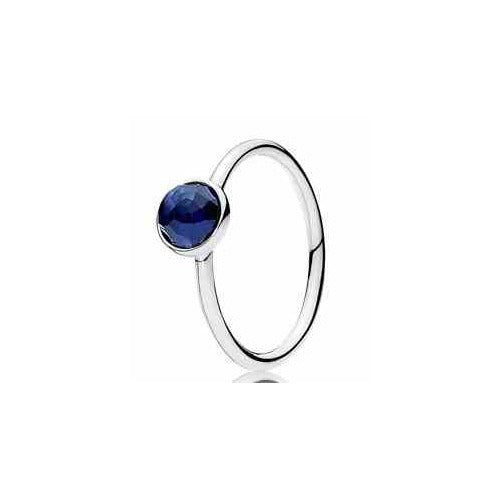 Anillo de plata con zafiro azul facetado