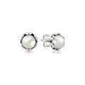 Aretes de tipo Perlas con Diseño Floral Platesado