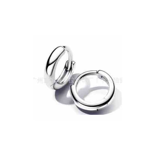 Aros Plateados Elegantes