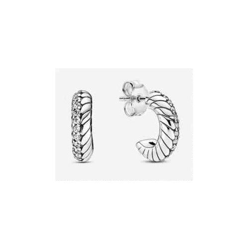 Aretes C de Plata con Diseño Trenzado y Circonia Cúbica
