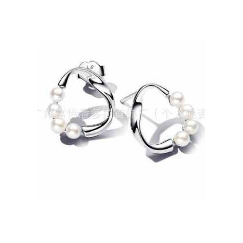 Aretes de Plata con tipo Perlas en Forma de C