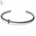 Pulsera plateada con detalle de estrella y tipo diamante