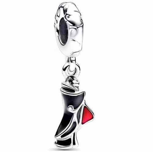 Charm Elegante con Capa Roja y Negra